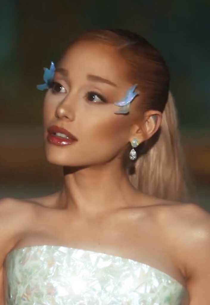 Ariana Grande s’oppose au bodyshaming avec un message puissant sur TikTok